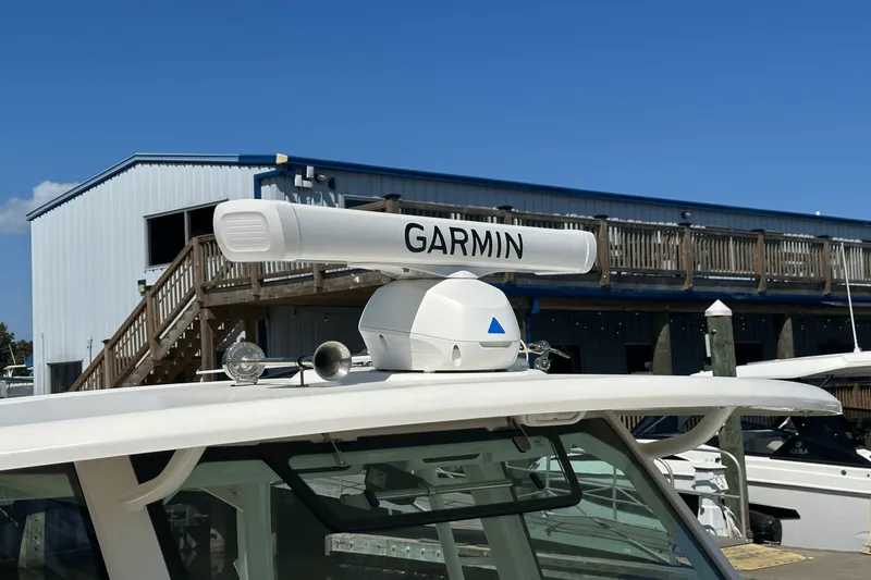 Slide: The Image of Boston Whaler 380 OUTRAGE 2019 - 20