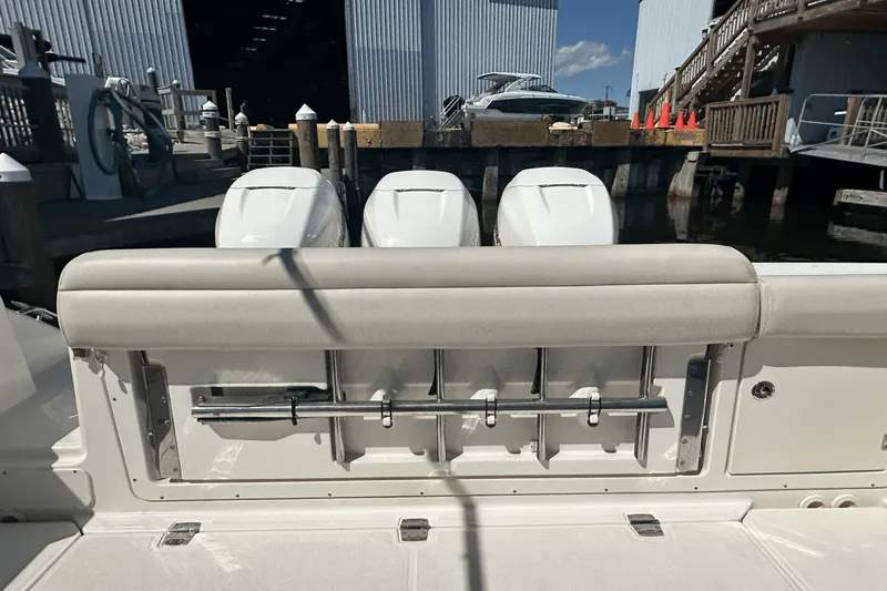 Slide: The Image of Boston Whaler 380 OUTRAGE 2019 - 23