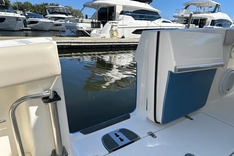 Slide: The Image of Boston Whaler 380 OUTRAGE 2019 - 26