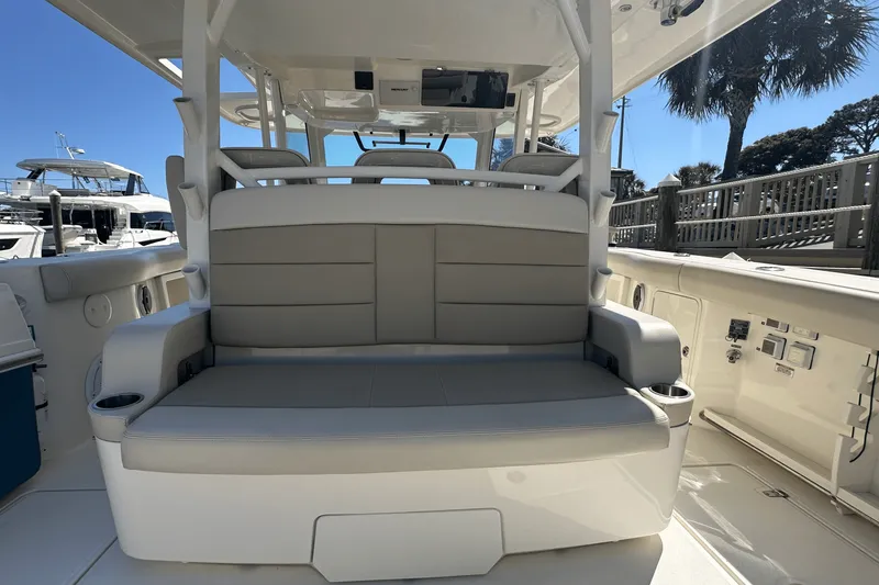 Slide: The Image of Boston Whaler 380 OUTRAGE 2019 - 27