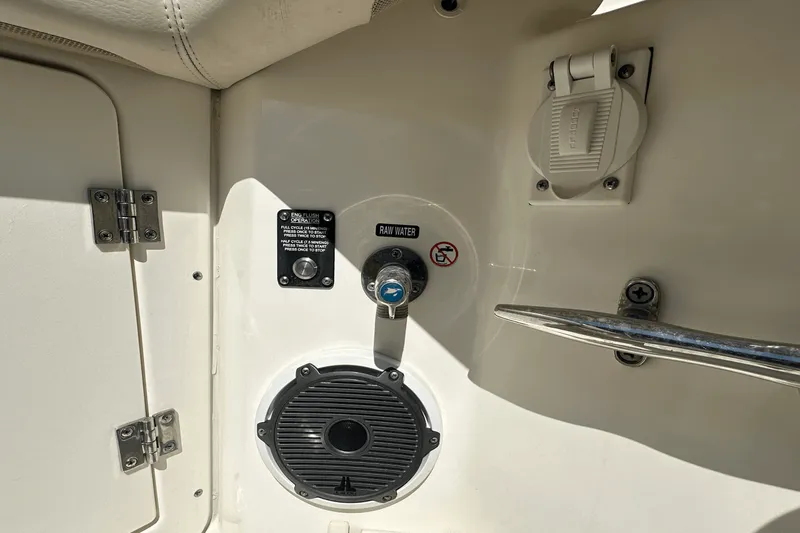 Slide: The Image of Boston Whaler 380 OUTRAGE 2019 - 29