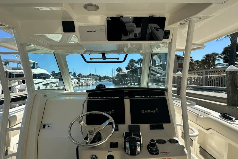 Slide: The Image of Boston Whaler 380 OUTRAGE 2019 - 33