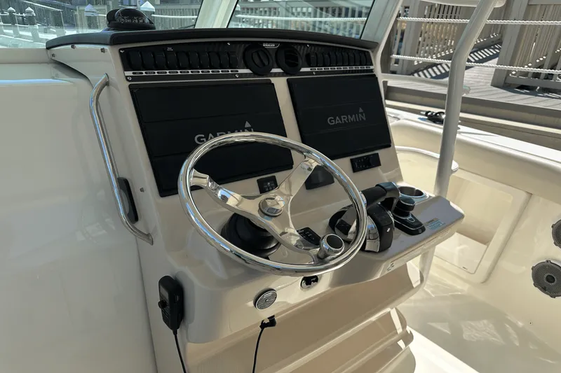 Slide: The Image of Boston Whaler 380 OUTRAGE 2019 - 34