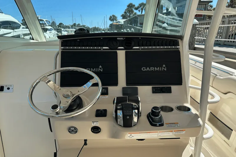 Slide: The Image of Boston Whaler 380 OUTRAGE 2019 - 35