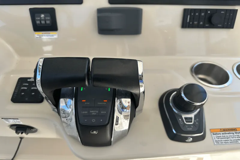 Slide: The Image of Boston Whaler 380 OUTRAGE 2019 - 36