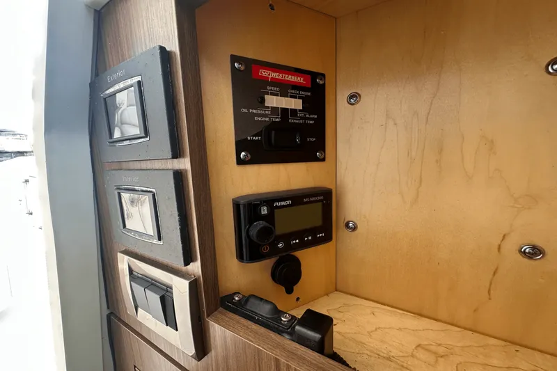 Slide: The Image of Boston Whaler 380 OUTRAGE 2019 - 49