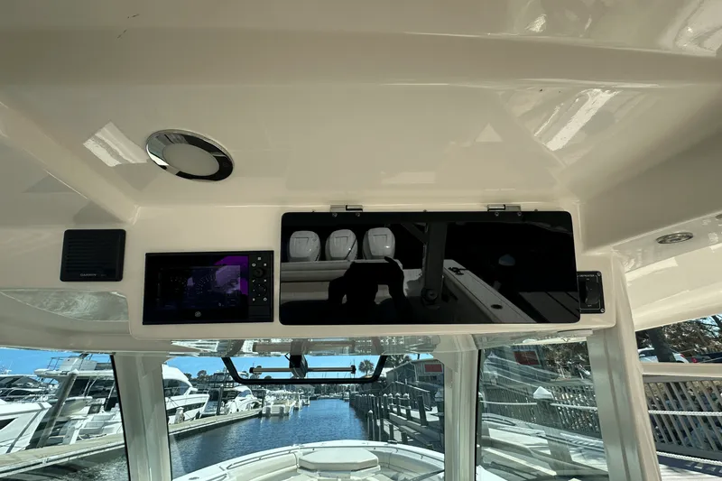 Slide: The Image of Boston Whaler 380 OUTRAGE 2019 - 62