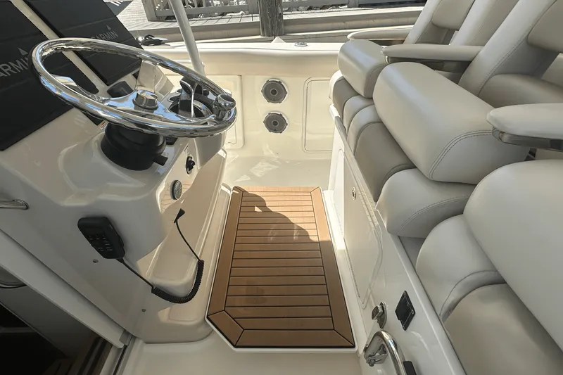 Slide: The Image of Boston Whaler 380 OUTRAGE 2019 - 64