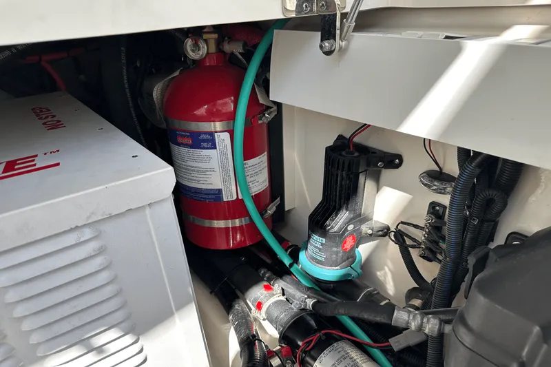 Slide: The Image of Boston Whaler 380 OUTRAGE 2019 - 69