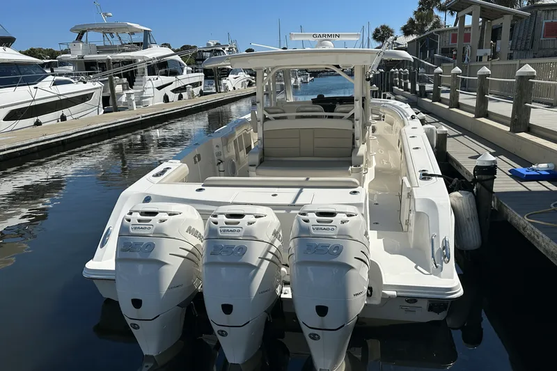 Slide: The Image of Boston Whaler 380 OUTRAGE 2019 - 8