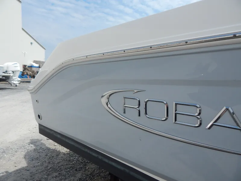 Slide: The Image of Robalo R200 2019 - 34