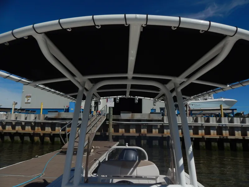Slide: The Image of Robalo R200 2019 - 16