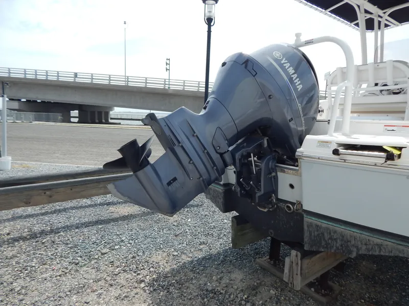 Slide: The Image of Robalo R200 2019 - 29