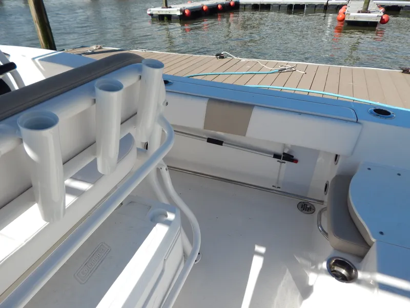 Slide: The Image of Robalo R200 2019 - 19