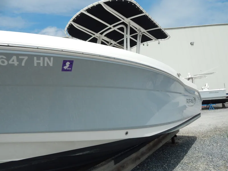 Slide: The Image of Robalo R200 2019 - 33