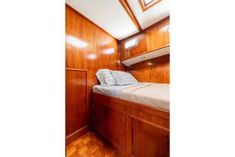 Slide: The Image of Sea Ranger 45 Sundeck 1983 - 56
