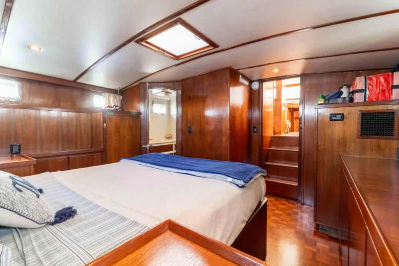 Slide: The Image of Sea Ranger 45 Sundeck 1983 - 50