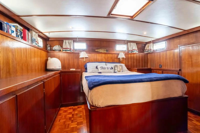 Slide: The Image of Sea Ranger 45 Sundeck 1983 - 49