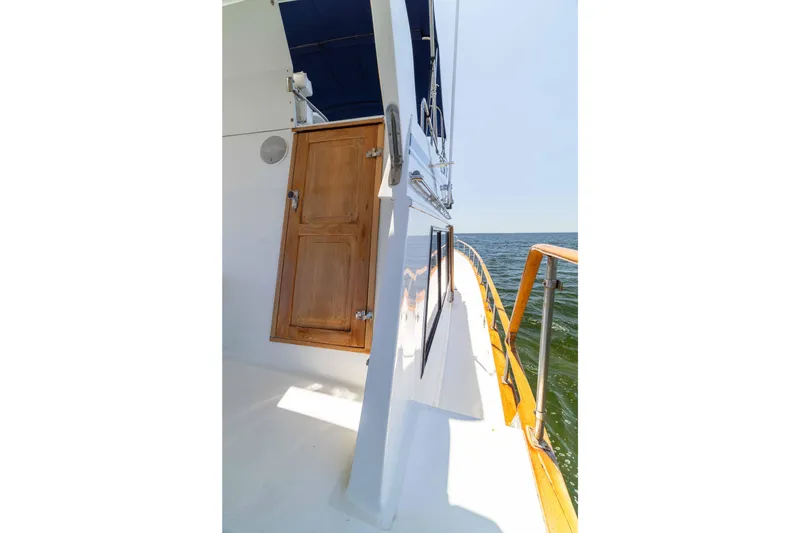 Slide: The Image of Sea Ranger 45 Sundeck 1983 - 32
