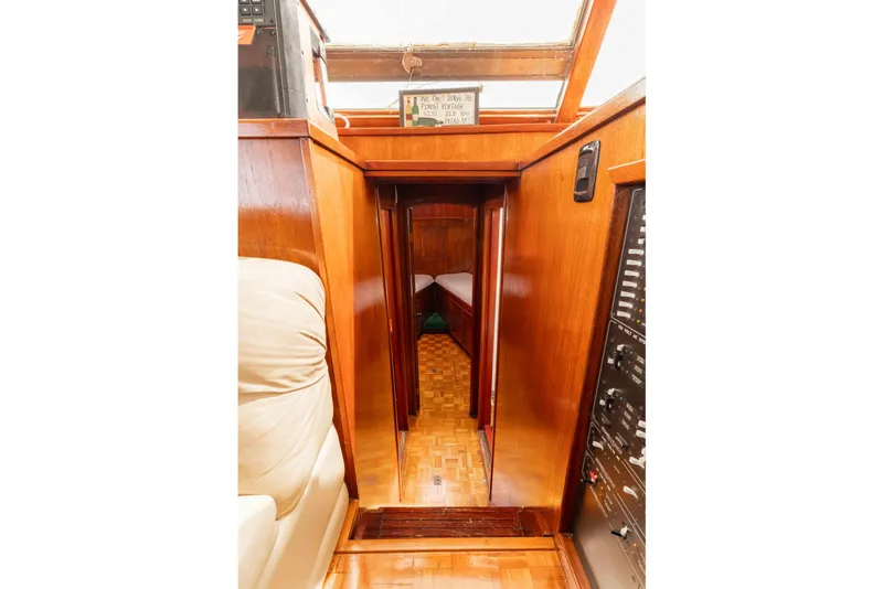 Slide: The Image of Sea Ranger 45 Sundeck 1983 - 54