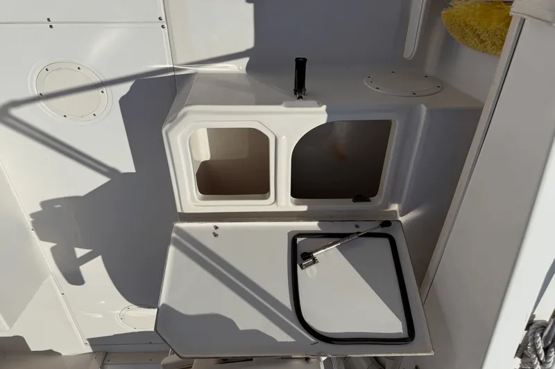 Slide: The Image of Grady-White 223 DUAL CONSOLE 2002 - 17