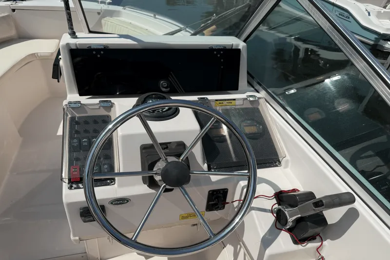 Slide: The Image of Grady-White 223 DUAL CONSOLE 2002 - 20