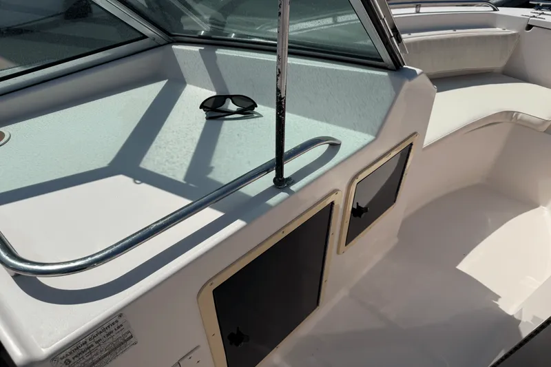 Slide: The Image of Grady-White 223 DUAL CONSOLE 2002 - 22