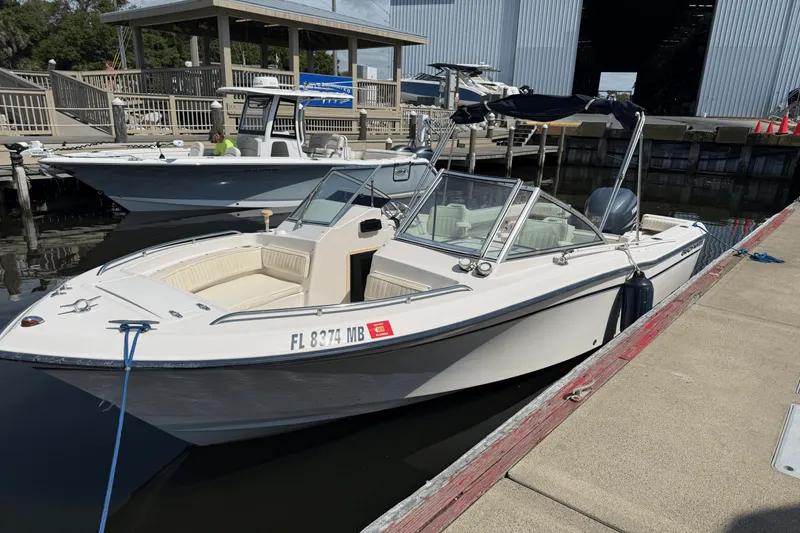 Slide: The Image of Grady-White 223 DUAL CONSOLE 2002 - 4