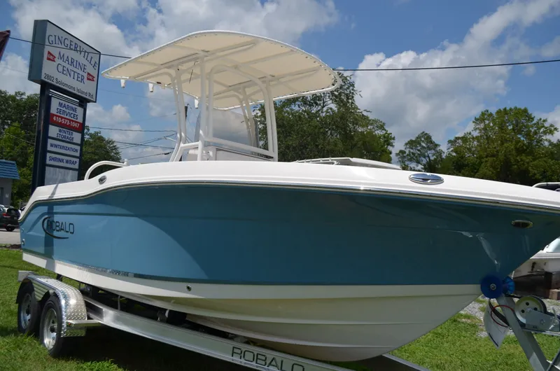 The Image of Robalo R200 2026 - 0