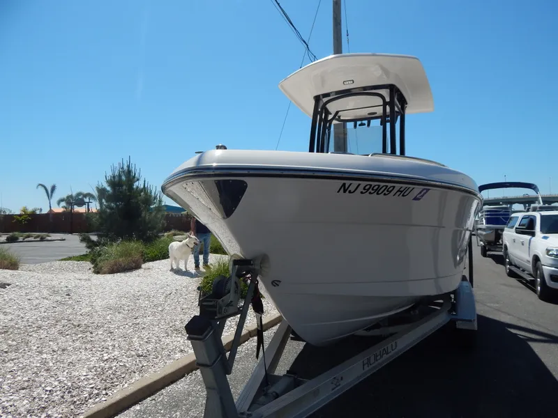 Slide: The Image of Robalo R222 2025 - 4
