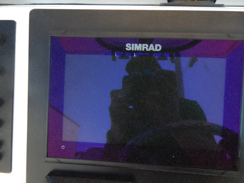 Slide: The Image of Robalo R222 2025 - 47