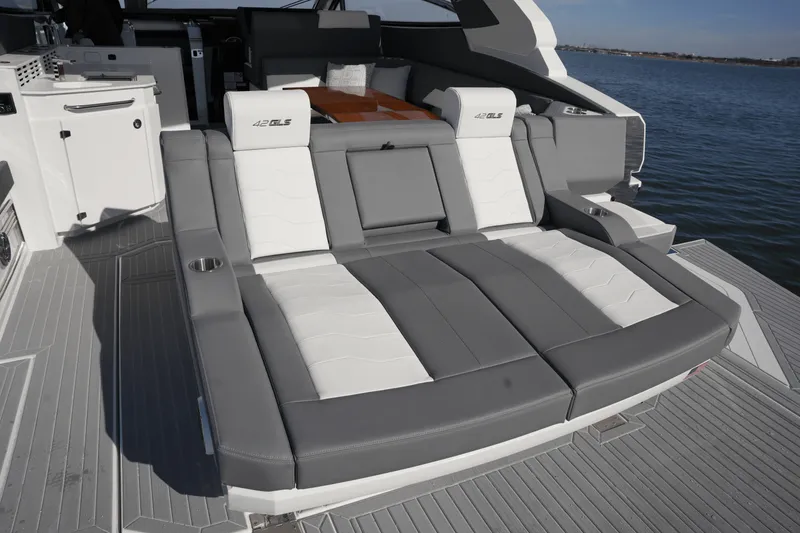 Slide: The Image of Cruisers Yachts 42 GLS 2025 - 13