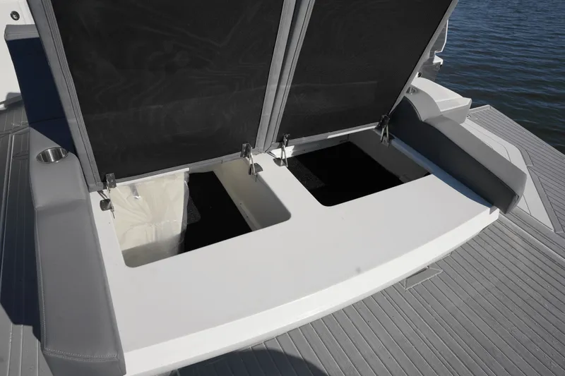 Slide: The Image of Cruisers Yachts 42 GLS 2025 - 18