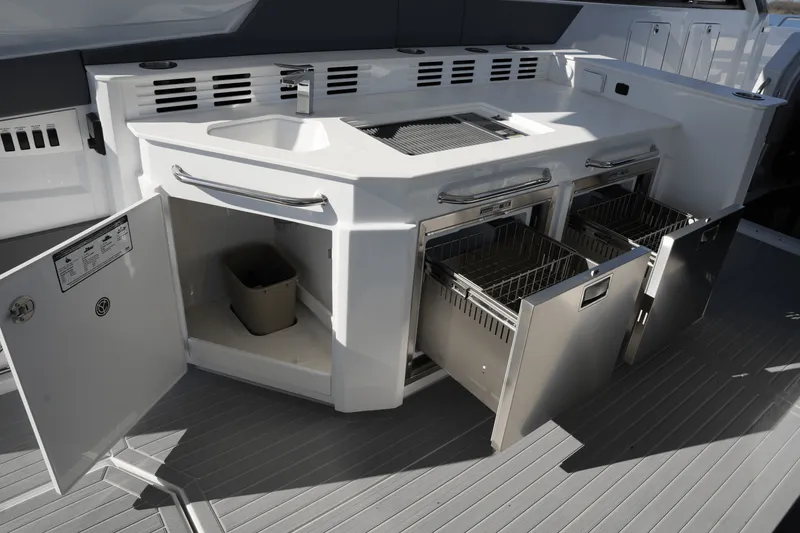 Slide: The Image of Cruisers Yachts 42 GLS 2025 - 24