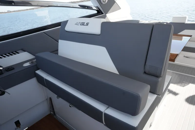 Slide: The Image of Cruisers Yachts 42 GLS 2025 - 27