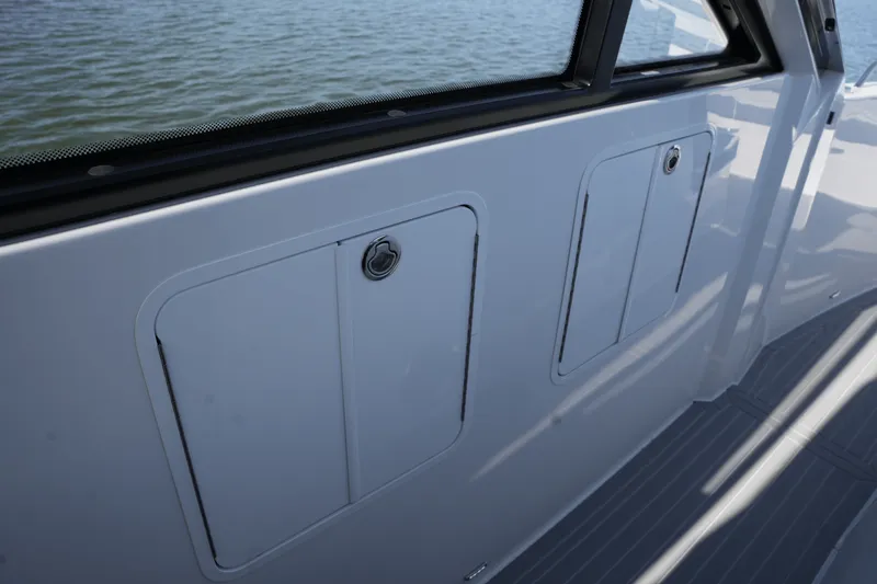 Slide: The Image of Cruisers Yachts 42 GLS 2025 - 32