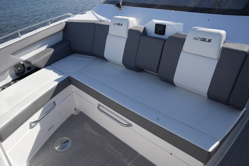 Slide: The Image of Cruisers Yachts 42 GLS 2025 - 36