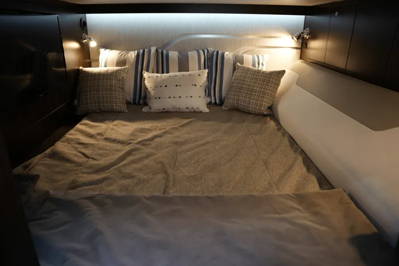 Slide: The Image of Cruisers Yachts 42 GLS 2025 - 42