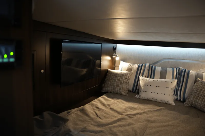 Slide: The Image of Cruisers Yachts 42 GLS 2025 - 43