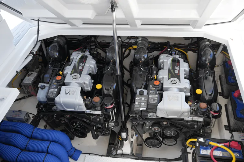 Slide: The Image of Cruisers Yachts 42 GLS 2025 - 49