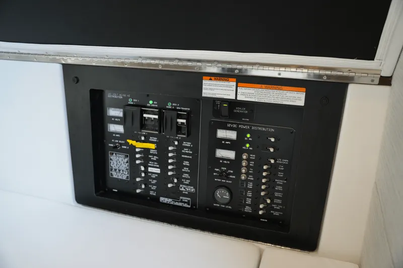 Slide: The Image of Cruisers Yachts 42 GLS 2025 - 51