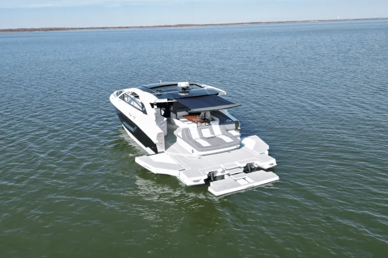 Slide: The Image of Cruisers Yachts 42 GLS 2025 - 7