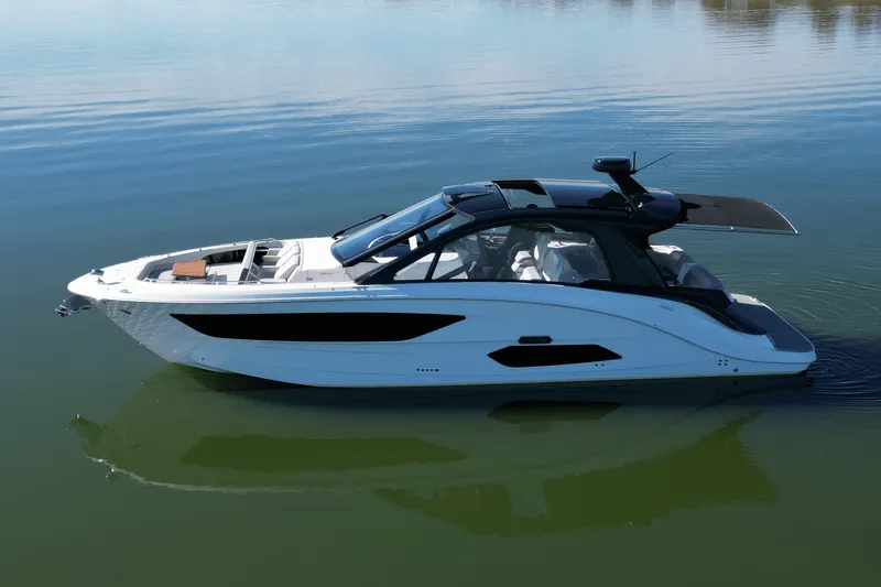 The Image of Sea Ray Sundancer 370 2025 - 0