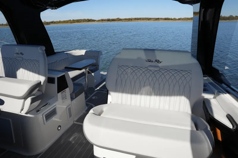 Slide: The Image of Sea Ray Sundancer 370 2025 - 32