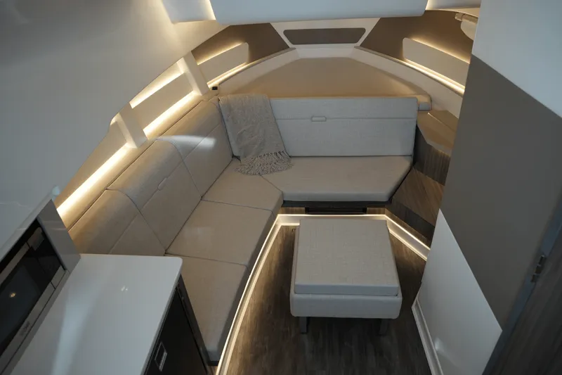 Slide: The Image of Sea Ray Sundancer 370 2025 - 36