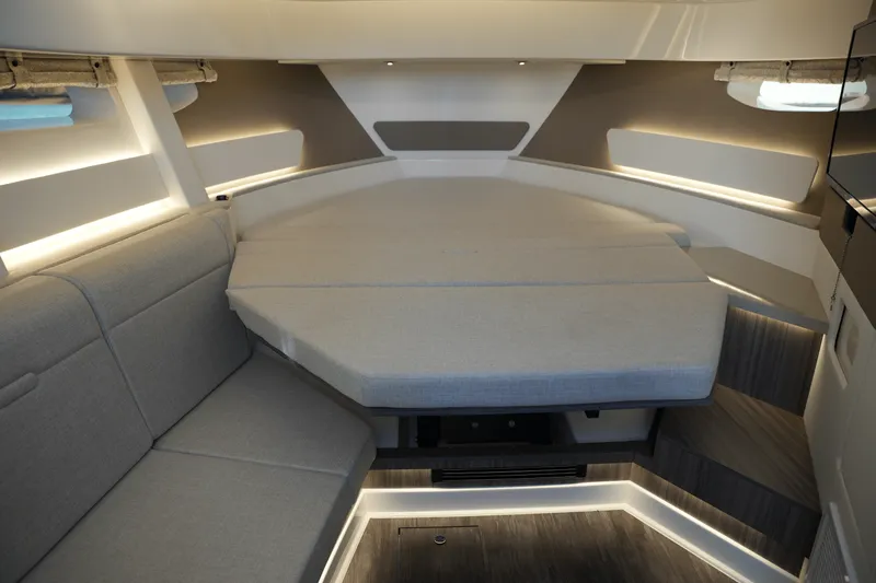 Slide: The Image of Sea Ray Sundancer 370 2025 - 39