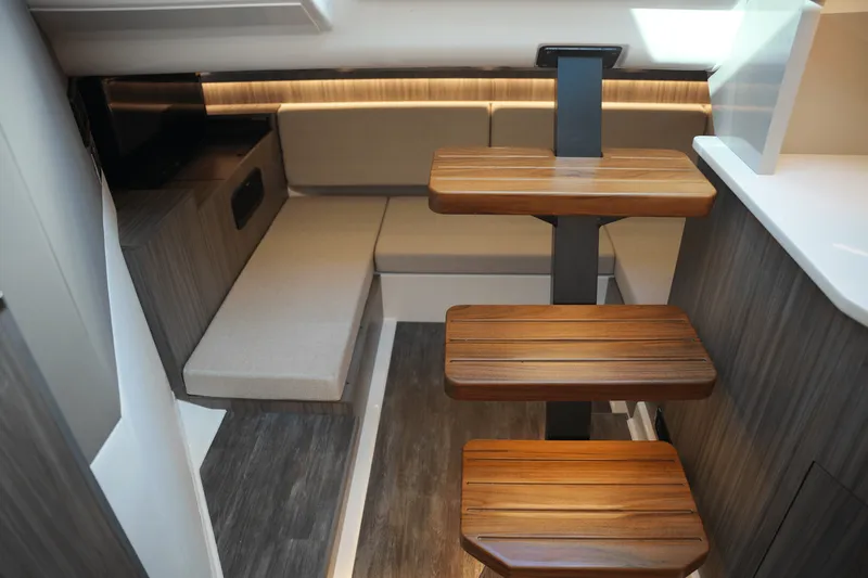 Slide: The Image of Sea Ray Sundancer 370 2025 - 41