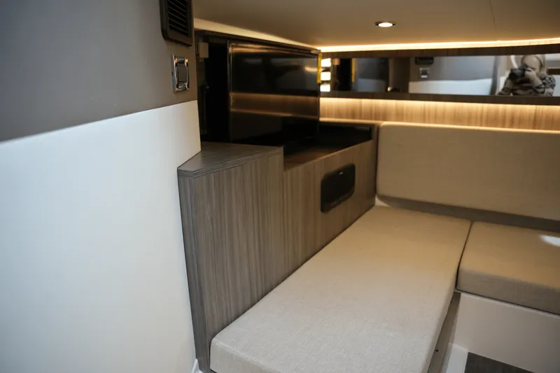 Slide: The Image of Sea Ray Sundancer 370 2025 - 42