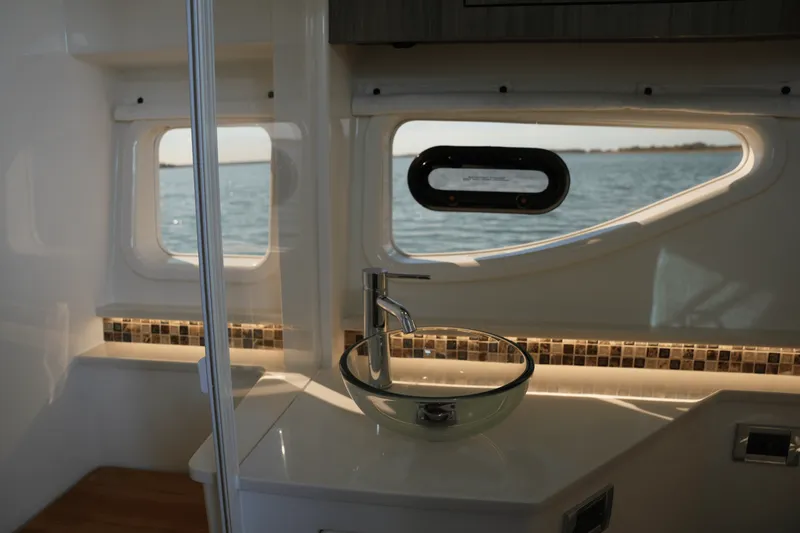 Slide: The Image of Sea Ray Sundancer 370 2025 - 46