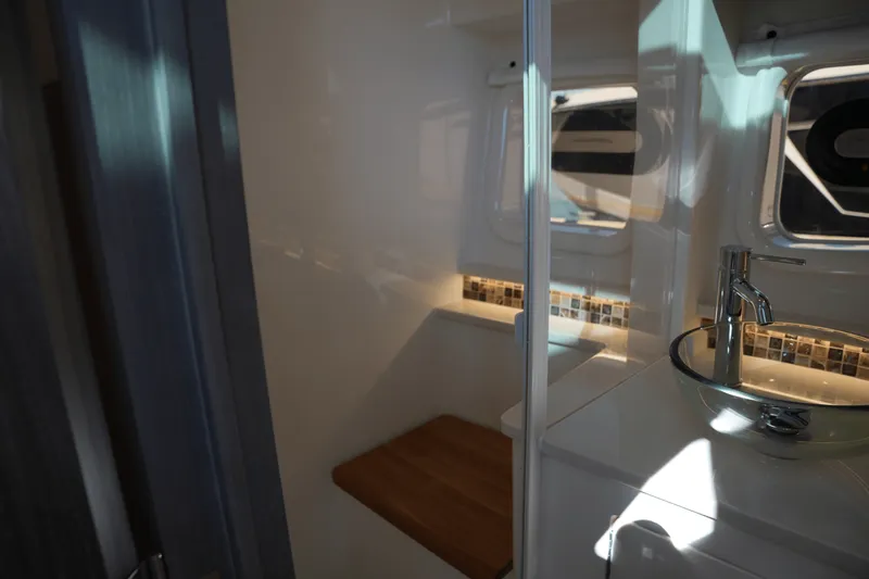 Slide: The Image of Sea Ray Sundancer 370 2025 - 50